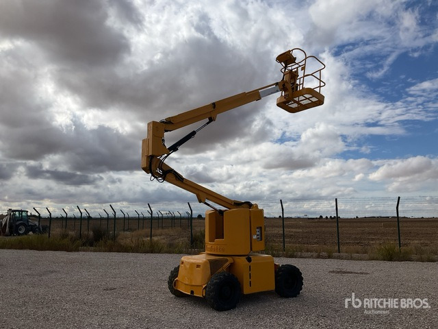 1999 Haulotte HA12D 2WD Diesel Articulating Boom Lift - Nacelle articulée: photos 2 1999 Haulotte HA12D 2WD Diesel Articulating Boom Lift - Nacelle articulée: photos 2