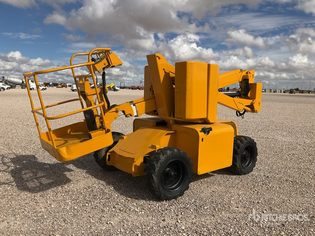 1999 Haulotte HA12D 2WD Diesel Articulating Boom Lift - Nacelle articulée: photos 4 1999 Haulotte HA12D 2WD Diesel Articulating Boom Lift - Nacelle articulée: photos 4