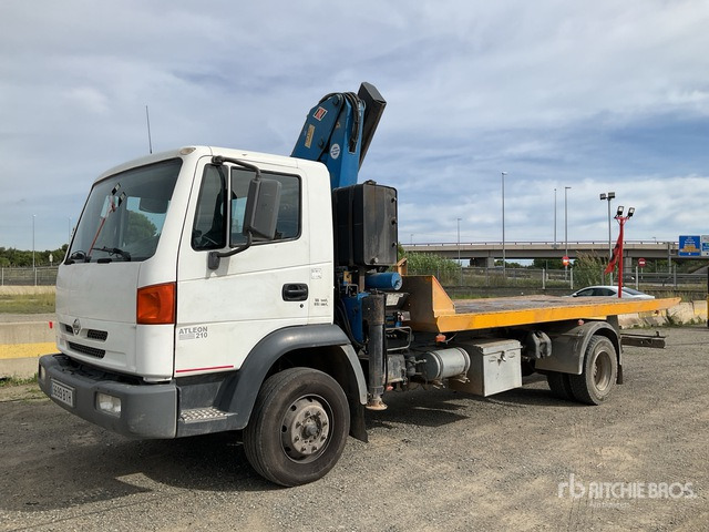 2002 Nissan Atleon 210 4x2 with Crane Rollback Truck - Remorqueuse: photos 2 2002 Nissan Atleon 210 4x2 with Crane Rollback Truck - Remorqueuse: photos 2