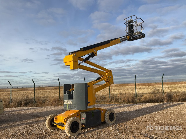 2004 Haulotte HA15I 2WD Electric Articulating Boom Lift - Nacelle articulée: photos 2 2004 Haulotte HA15I 2WD Electric Articulating Boom Lift - Nacelle articulée: photos 2