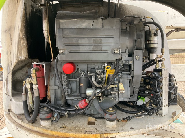 2004 Haulotte HA18SPX 4WD Diesel Articulating Boom Lift - Nacelle articulée: photos 4 2004 Haulotte HA18SPX 4WD Diesel Articulating Boom Lift - Nacelle articulée: photos 4