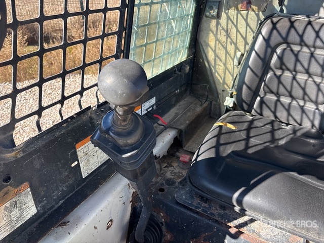 2005 Bobcat S130 Skid Steer Loader - Mini chargeuse: photos 4 2005 Bobcat S130 Skid Steer Loader - Mini chargeuse: photos 4