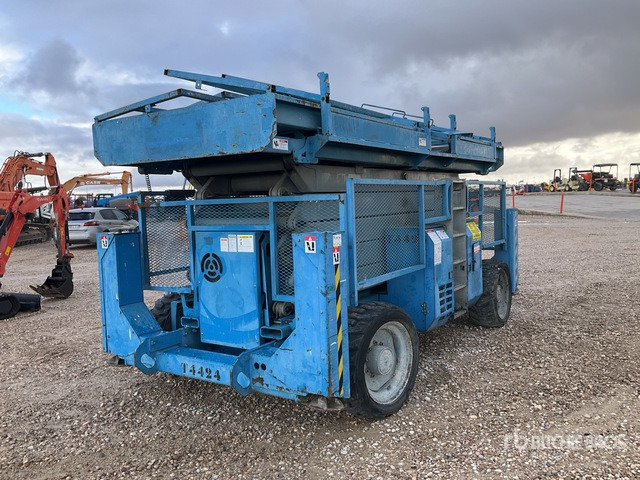 2006 Genie GS5390RT 4x4 Diesel Scissor Lift - Nacelle ciseaux: photos 3 2006 Genie GS5390RT 4x4 Diesel Scissor Lift - Nacelle ciseaux: photos 3