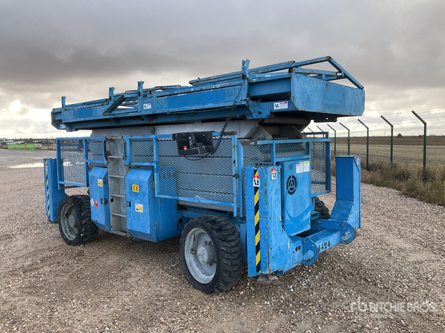 2006 Genie GS5390RT 4x4 Diesel Scissor Lift - Nacelle ciseaux: photos 2 2006 Genie GS5390RT 4x4 Diesel Scissor Lift - Nacelle ciseaux: photos 2