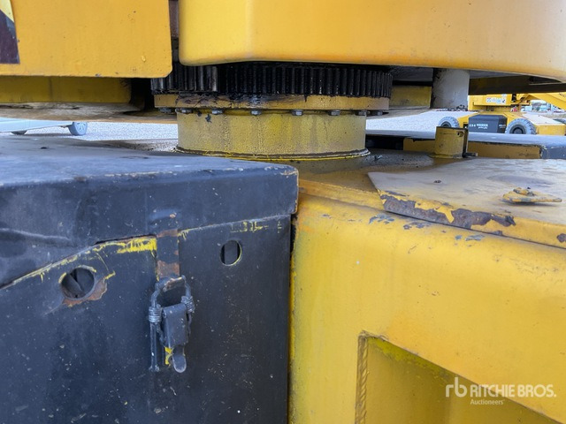 2006 Haulotte HA12IP 2WD Electric Articulating Boom Lift - Nacelle articulée: photos 4 2006 Haulotte HA12IP 2WD Electric Articulating Boom Lift - Nacelle articulée: photos 4