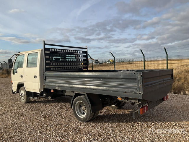 2006 Isuzu Elf 4x2 Crew Cab Flatbed Truck - Camion plateau: photos 2 2006 Isuzu Elf 4x2 Crew Cab Flatbed Truck - Camion plateau: photos 2