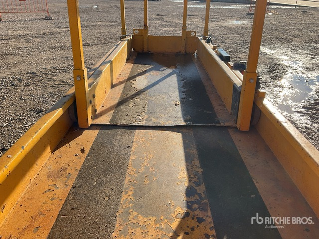 2007 Haulotte COMPACT8 Electric Scissor Lift - Nacelle ciseaux: photos 5 2007 Haulotte COMPACT8 Electric Scissor Lift - Nacelle ciseaux: photos 5