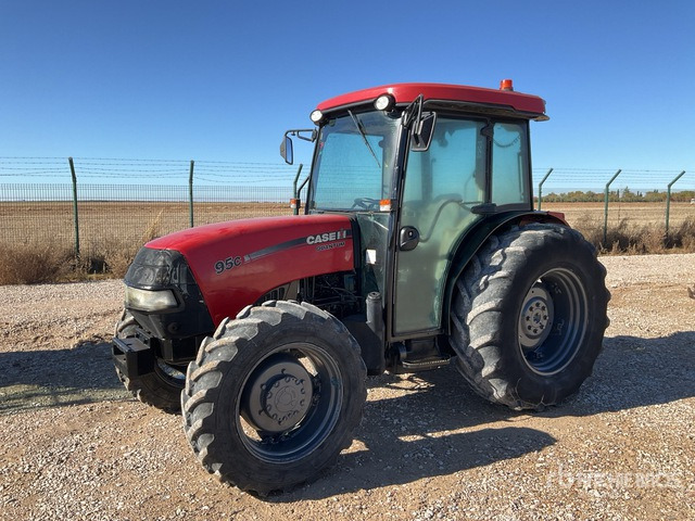 2010 Case IH Quantum 95C 4WD Tractor - Tracteur agricole: photos 1 2010 Case IH Quantum 95C 4WD Tractor - Tracteur agricole: photos 1