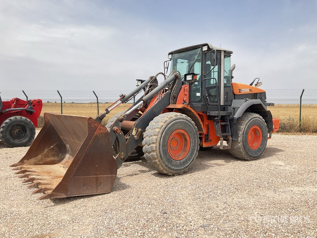 2011 Hitachi ZW180PL Wheel Loader - Chargeuse sur pneus: photos 1 2011 Hitachi ZW180PL Wheel Loader - Chargeuse sur pneus: photos 1
