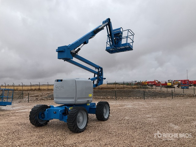 2013 Genie Z45/25J 4WD Diesel Articulating Boom Lift - Nacelle articulée: photos 1 2013 Genie Z45/25J 4WD Diesel Articulating Boom Lift - Nacelle articulée: photos 1