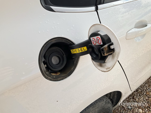 2015 Citroen C4 BlueHDI Automobile - Voiture: photos 5 2015 Citroen C4 BlueHDI Automobile - Voiture: photos 5