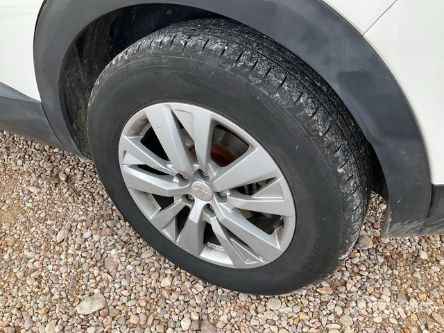 2019 Peugeot 3008 Active BlueHDI 1.5 SUV - SUV: photos 3 2019 Peugeot 3008 Active BlueHDI 1.5 SUV - SUV: photos 3