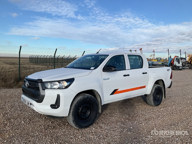 2020 Toyota Hilux 4x4 Crew Cab Pickup - Pick-up: photos 2 2020 Toyota Hilux 4x4 Crew Cab Pickup - Pick-up: photos 2