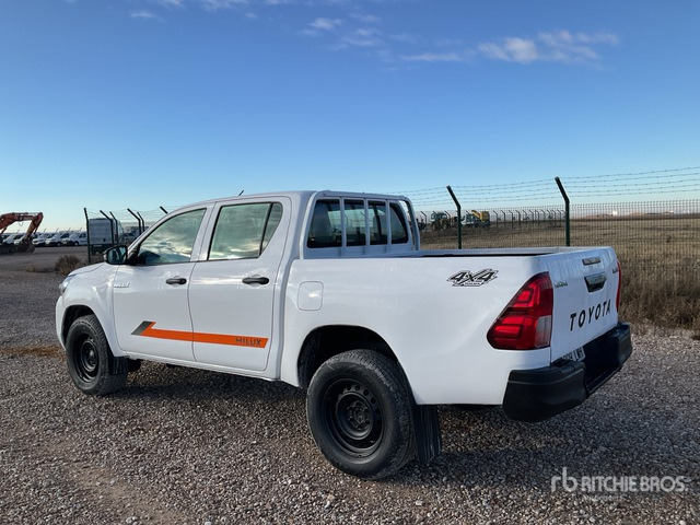 2020 Toyota Hilux 4x4 Crew Cab Pickup - Pick-up: photos 3 2020 Toyota Hilux 4x4 Crew Cab Pickup - Pick-up: photos 3