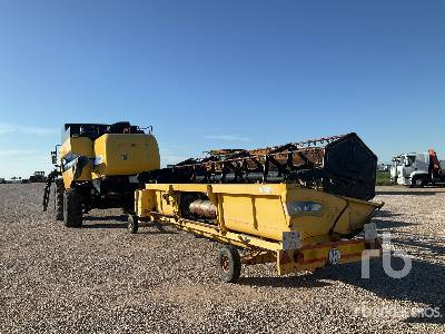 NEW HOLLAND CS6080 4x4 - Moissonneuse-batteuse: photos 2 NEW HOLLAND CS6080 4x4 - Moissonneuse-batteuse: photos 2