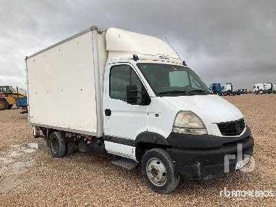 RENAULT 120.35 4x2 - Camion fourgon: photos 4 RENAULT 120.35 4x2 - Camion fourgon: photos 4