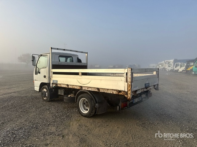 1999 Isuzu K35 Flatbed Truck - Camion plateau: photos 3 1999 Isuzu K35 Flatbed Truck - Camion plateau: photos 3