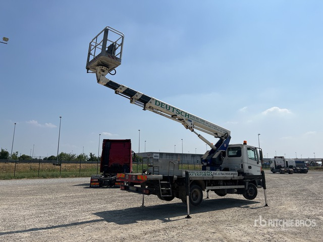 2003 Nissan Atleon 140 2003 Ram Antares 220I4 20 m on 4x2 Bucket Truck - Camion avec nacelle: photos 3 2003 Nissan Atleon 140 2003 Ram Antares 220I4 20 m on 4x2 Bucket Truck - Camion avec nacelle: photos 3