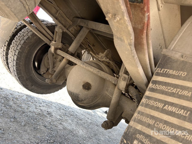 2003 Nissan Atleon 140 2003 Ram Antares 220I4 20 m on 4x2 Bucket Truck - Camion avec nacelle: photos 5 2003 Nissan Atleon 140 2003 Ram Antares 220I4 20 m on 4x2 Bucket Truck - Camion avec nacelle: photos 5