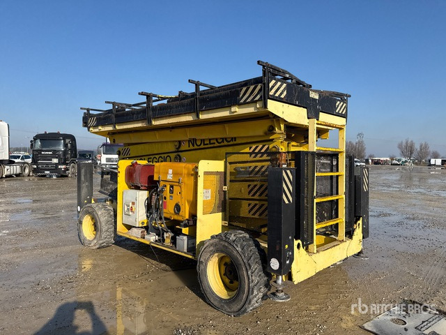 2005 Airo SF1700D (Inoperable) Scissor Lift - Nacelle ciseaux: photos 3 2005 Airo SF1700D (Inoperable) Scissor Lift - Nacelle ciseaux: photos 3