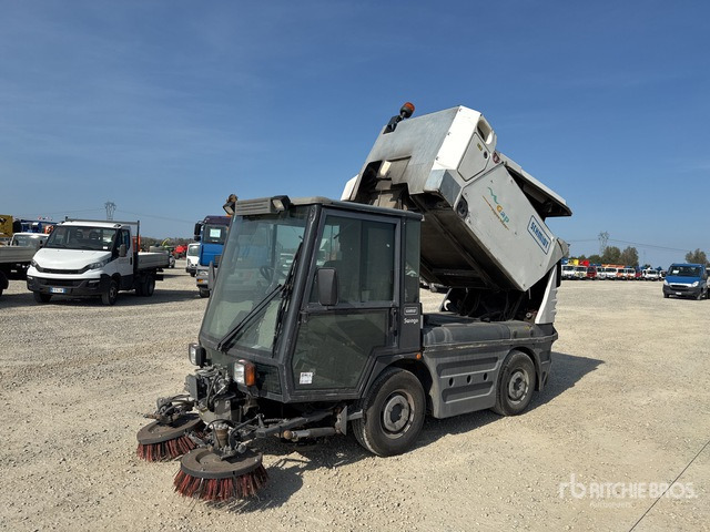 2006 Schmidt Compact 200 Autocarro spazzatrice - Balayeuse de voirie: photos 1 2006 Schmidt Compact 200 Autocarro spazzatrice - Balayeuse de voirie: photos 1