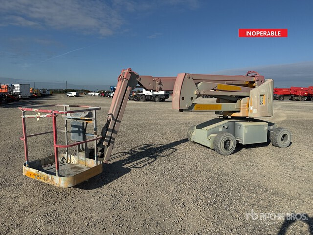 2008 Haulotte HA15IP (Inoperable) Articulating Boom Lift - Nacelle articulée: photos 1 2008 Haulotte HA15IP (Inoperable) Articulating Boom Lift - Nacelle articulée: photos 1