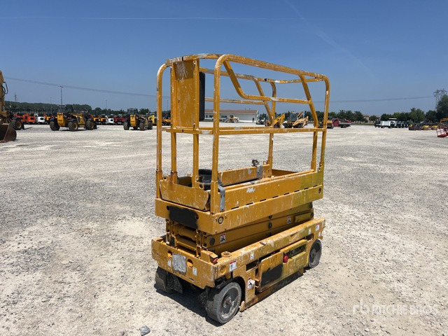 2009 Haulotte COMPACT8 (Inoperable) Scissor Lift - Nacelle ciseaux: photos 3 2009 Haulotte COMPACT8 (Inoperable) Scissor Lift - Nacelle ciseaux: photos 3