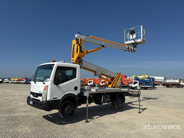 2011 Nissan Cabstar 35 - 11 2011 Multitel Pagliero MX250EX ... Bucket Truck - Camion avec nacelle: photos 1 2011 Nissan Cabstar 35 - 11 2011 Multitel Pagliero MX250EX ... Bucket Truck - Camion avec nacelle: photos 1