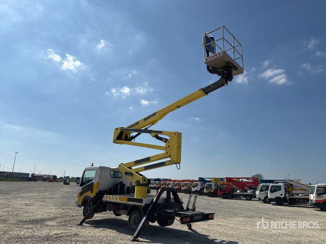 2011 Renault Maxity 110Dxi 2011 Socage DA320 20 m on Bucket Truck - Camion avec nacelle: photos 3 2011 Renault Maxity 110Dxi 2011 Socage DA320 20 m on Bucket Truck - Camion avec nacelle: photos 3