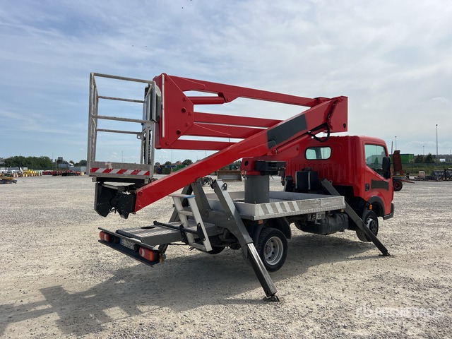 2011 Renault Maxity 2011 Socage DA320 20 m on Bucket Truck - Camion avec nacelle: photos 4 2011 Renault Maxity 2011 Socage DA320 20 m on Bucket Truck - Camion avec nacelle: photos 4