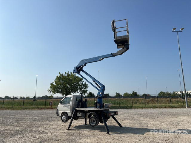 2012 Piaggio Porter 2012 Socage A314 14 m on Bucket Truck - Camion avec nacelle: photos 4 2012 Piaggio Porter 2012 Socage A314 14 m on Bucket Truck - Camion avec nacelle: photos 4