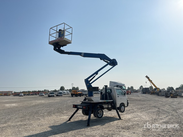 2012 Piaggio Porter 2012 Socage A314 14 m on Bucket Truck - Camion avec nacelle: photos 3 2012 Piaggio Porter 2012 Socage A314 14 m on Bucket Truck - Camion avec nacelle: photos 3