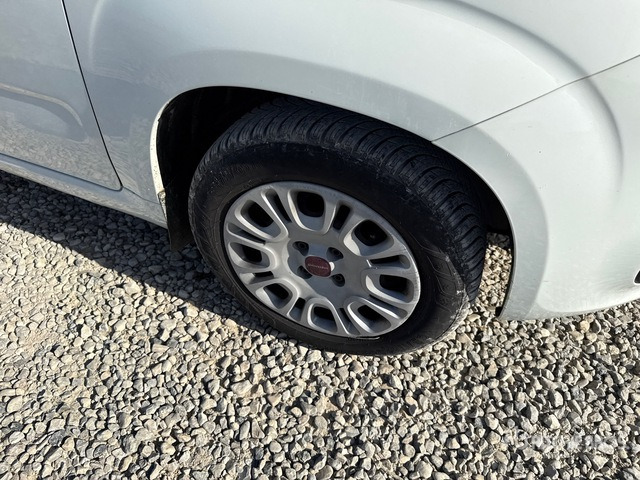 2013 Fiat Panda Automobile - Voiture: photos 4 2013 Fiat Panda Automobile - Voiture: photos 4