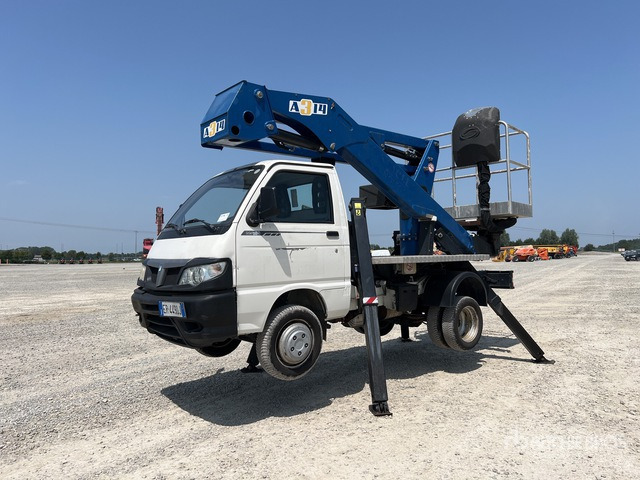 2013 Piaggio Porter 2013 Socage A314 14 m on Bucket Truck - Camion avec nacelle: photos 2 2013 Piaggio Porter 2013 Socage A314 14 m on Bucket Truck - Camion avec nacelle: photos 2
