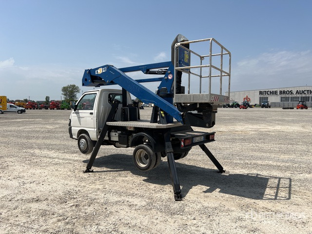 2013 Piaggio Porter 2013 Socage A314 14 m on Bucket Truck - Camion avec nacelle: photos 3 2013 Piaggio Porter 2013 Socage A314 14 m on Bucket Truck - Camion avec nacelle: photos 3