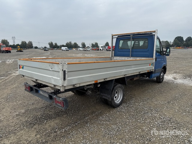 2015 Iveco Daily 35C11 Autocarro cassone fisso - Fourgon plateau: photos 3 2015 Iveco Daily 35C11 Autocarro cassone fisso - Fourgon plateau: photos 3