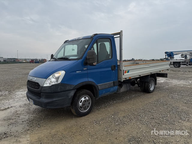 2015 Iveco Daily 35C11 Autocarro cassone fisso - Fourgon plateau: photos 1 2015 Iveco Daily 35C11 Autocarro cassone fisso - Fourgon plateau: photos 1