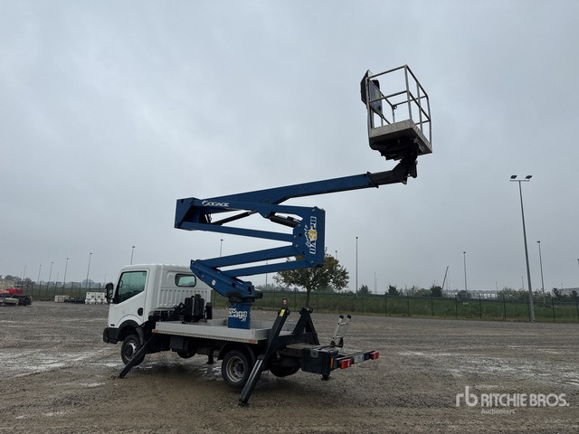 2015 Nissan Cabstar 35.12 2015 Socage DA 320 20 m on Bucket Truck - Camion avec nacelle: photos 3 2015 Nissan Cabstar 35.12 2015 Socage DA 320 20 m on Bucket Truck - Camion avec nacelle: photos 3