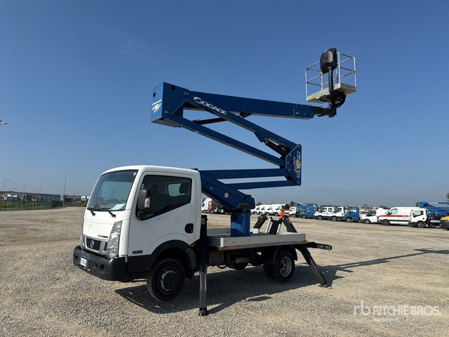 2015 Nissan Cabstar Cabstar 35.12 2015 Socage DA 324 24 m on Bucket Truck - Camion avec nacelle: photos 2 2015 Nissan Cabstar Cabstar 35.12 2015 Socage DA 324 24 m on Bucket Truck - Camion avec nacelle: photos 2