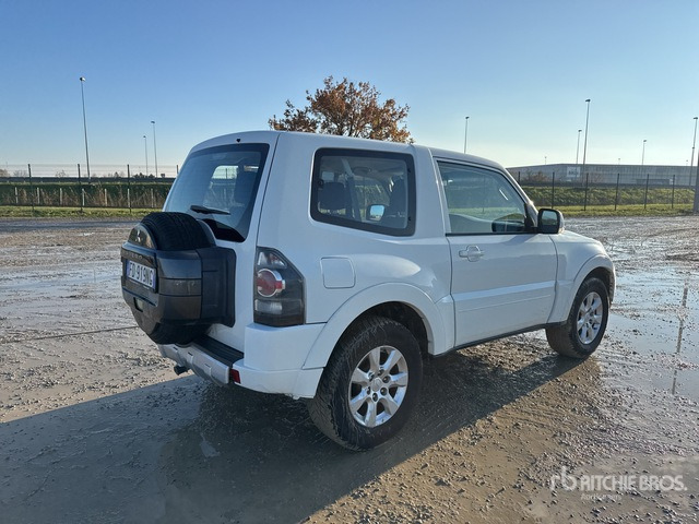 2016 Mitsubishi Pajero 3.2 SWB 4WD SUV - SUV: photos 3 2016 Mitsubishi Pajero 3.2 SWB 4WD SUV - SUV: photos 3