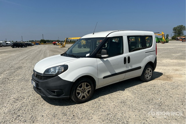 Fourgon utilitaire 2018 Fiat Doblo COMBI 1.3 MJT 16V SX N1 Van Truck: photos 1