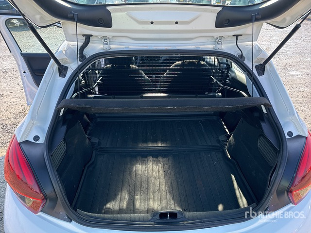 2018 Peugeot 208 BERLINA VAN ACTIVE BLUEHDI Van Truck - Camion fourgon: photos 4 2018 Peugeot 208 BERLINA VAN ACTIVE BLUEHDI Van Truck - Camion fourgon: photos 4