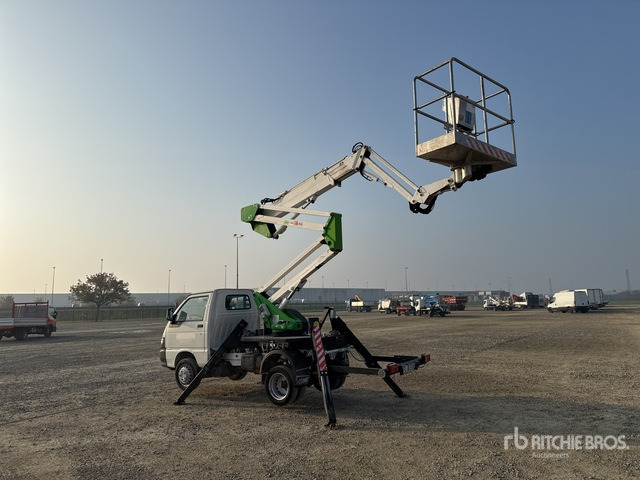 2018 Piaggio Porter Maxxi Comet 14.6 HQ 14 m on Bucket Truck - Camion avec nacelle: photos 2 2018 Piaggio Porter Maxxi Comet 14.6 HQ 14 m on Bucket Truck - Camion avec nacelle: photos 2