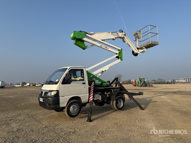 2018 Piaggio Porter Maxxi Comet 14.6 HQ 14 m on Bucket Truck - Camion avec nacelle: photos 1 2018 Piaggio Porter Maxxi Comet 14.6 HQ 14 m on Bucket Truck - Camion avec nacelle: photos 1