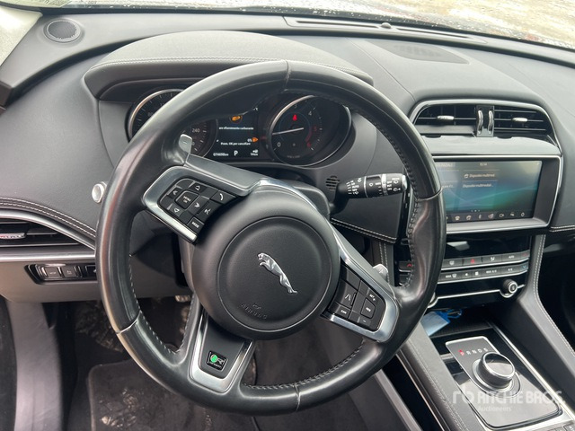 SUV 2019 Jaguar F-Pace 2.0D I4 180CV R-SPORT AWD SUV: photos 6