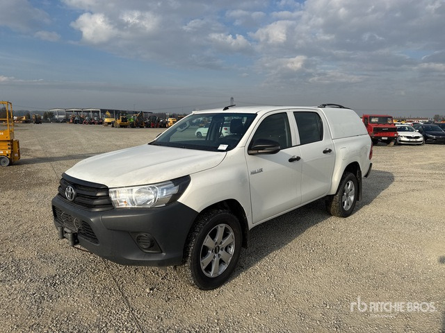 2020 Toyota Hilux Crew Cab Pickup - Pick-up: photos 2 2020 Toyota Hilux Crew Cab Pickup - Pick-up: photos 2
