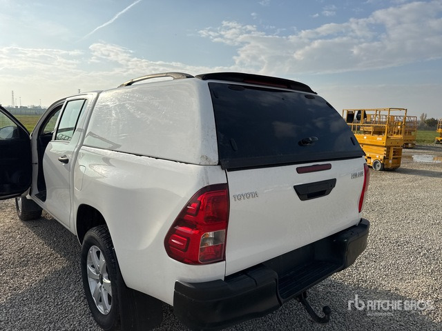 2020 Toyota Hilux Crew Cab Pickup - Pick-up: photos 5 2020 Toyota Hilux Crew Cab Pickup - Pick-up: photos 5