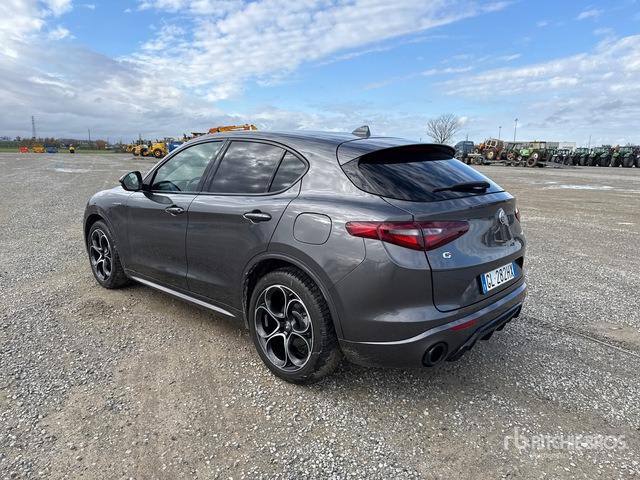 2022 Alfa Romeo Stelvio 2.2 TD Veloce Q4 154KW/210CV SUV - SUV: photos 2 2022 Alfa Romeo Stelvio 2.2 TD Veloce Q4 154KW/210CV SUV - SUV: photos 2