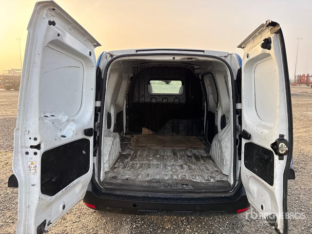 2022 Renault Van Truck - Camion fourgon: photos 5 2022 Renault Van Truck - Camion fourgon: photos 5