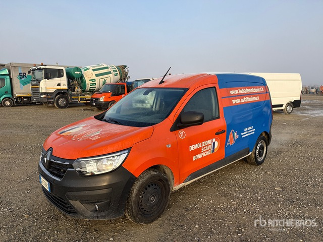 2022 Renault Van Truck - Camion fourgon: photos 1 2022 Renault Van Truck - Camion fourgon: photos 1